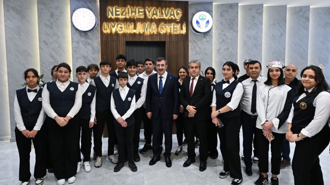 Cumhurbaşkanı Yardımcımız Sayın Cevdet Yılmaz Bey'i ve Adana'mızın güzide iş insanlarını Uygulama Otelimizde ağırladık.